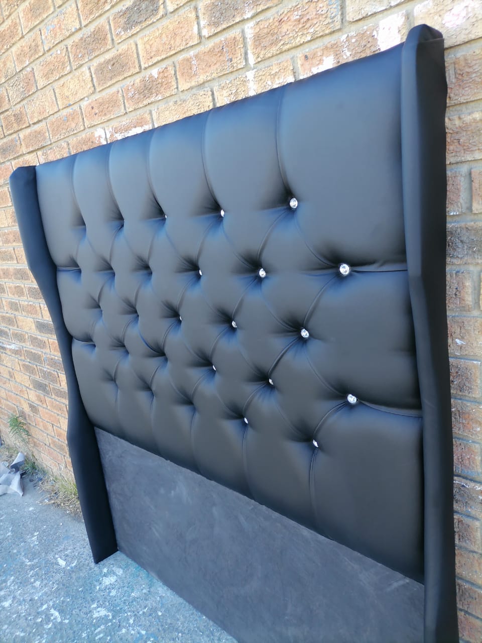 Upholstered Headboard With Diamond Tufting - Luxe Pine Furniture