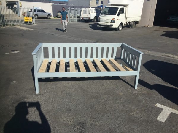 Straight Wave Back Daybed